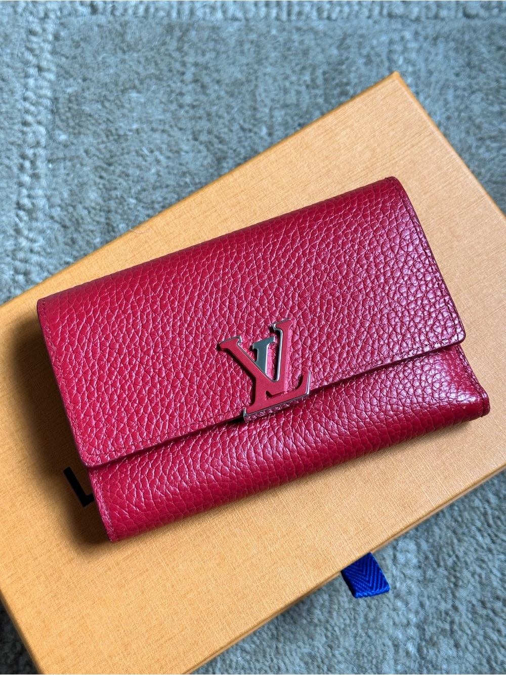 Louis Vuitton 2017 Capucines Red Pebbled Leather Wallet